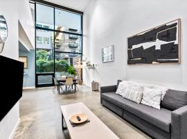 Open Loft in Redmond Core - 92 Walkscore!，位于雷德蒙德的酒店