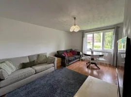 Cosy 2 Bedroom Apartment near City Centre