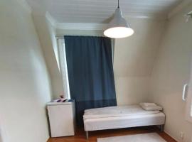 Villa Sandvika House，位于Kalv&oslash;ya的青旅