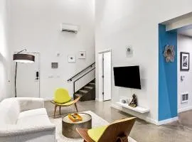 Posh Lofty Pad in Central Redmond - 92 Walkscore!