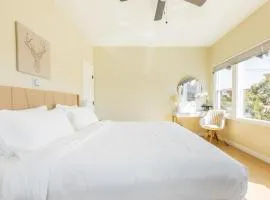 Cozy Sunny Brand-New Apt 1 Block From the Beach