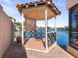 Enjoy Between Lake and River