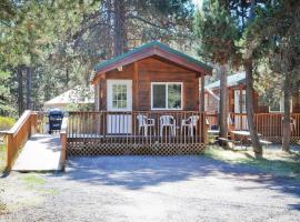 Bend-Sunriver Camping Resort Studio Cabin 8，位于森赖弗的酒店