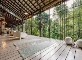 LilyJoe Treehouse Serendah，位于双文丹的酒店