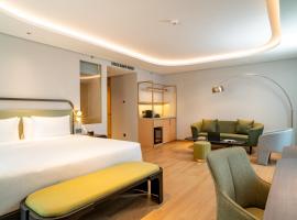 ARTOTEL Living World Kota Wisata，位于Babakan Tujuh的酒店