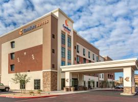 Comfort Suites Scottsdale Talking Stick Entertainment District，位于斯科茨的酒店