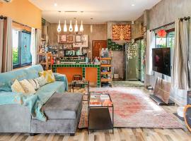 Wood U Need Home，位于Ban Pa Du的酒店