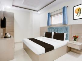Super Hotel O Heera Nagar Formerly Cosy stay，位于哈尔德瓦尼潘特纳加机场 - PGH附近的酒店