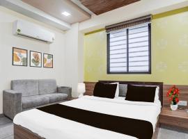 Super Hotel O Naroda GIDC Formerly Yuvraj，位于艾哈迈达巴德萨达尔·瓦拉巴伊·帕特尔国际机场 - AMD附近的酒店