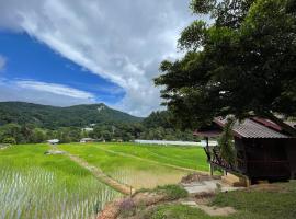 บ้านพักเคียงนา，位于Ban Sop Mae Klang的酒店