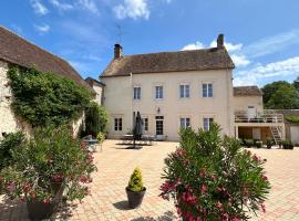 Gîte de Neufontaine, Maison à la campagne，位于Thoiré-sous-Contensor的酒店