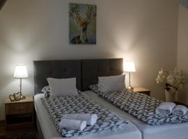 Árnyas Panzió Gödöllő，位于格德勒的酒店