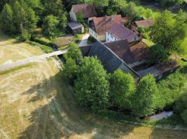 idyllisches Ferienhaus Reitlesmühl für 8 Personen in der Rhön，位于Oberthulba的酒店