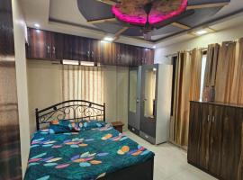 2 BHK Luxury Apartment At GB Road Thane West，位于加姆布的酒店