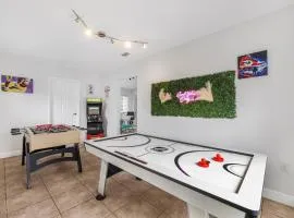 Pool House Escape w Massage Chair Game Room Wi-Fi