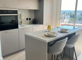 Pépite Suites - "RIVIERA" - 2 pièces de charme avec vue lac, clim et parking privé