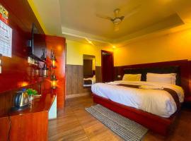 CloudNest Mussoorie Luxury 24 Hrs Rooftop Cafeteria，位于穆索里的酒店