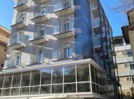 Hotel Vernel，位于费德里科·费里尼国际机场 - RMI附近的酒店