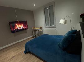 Comme à la maison - Chambre et salle de bain privée & petit déjeuner，位于波利尼的酒店