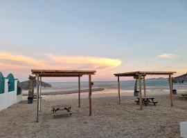 #33 Bungalow Seaside Hotel & Victors RV Park，位于圣费利佩的酒店