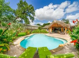 Manorwood Oasis - 4BR Family Home with Private Pool