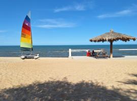 #38 Bungalow Seaside Hotel & Victors RV Park，位于圣费利佩的酒店