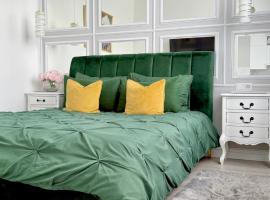 Luxury Emerald Apartments，位于伊尔平的酒店