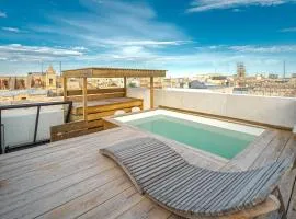 Modern Oasis Near Mdina with Rooftop Pool & View