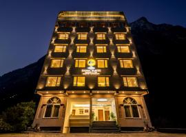 Tripli Hotels Ganga Heaven Rishikesh - Laxman Jhula，位于瑞诗凯诗的Spa酒店