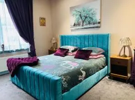 Super King, Close to Beach, Shops, Train, Shared Bathroom