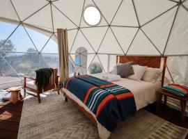 Cozy Dome Hideaway with Sweeping Sunrise View，位于福尔布鲁克的酒店