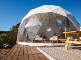 Cozy Dome Hideaway with Sweeping Sunrise View，位于福尔布鲁克的酒店
