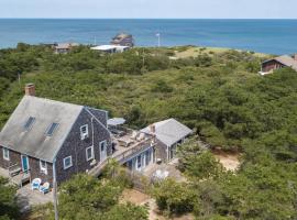 Walk to Oceanside Beach，位于韦尔弗利特的酒店