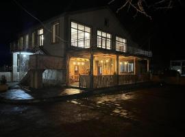 Krunk Hotel and Restaurant，位于塞凡的酒店