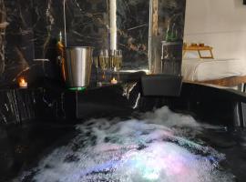 Studio & Balnéo privatif，位于埃夫勒的酒店