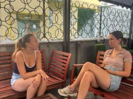 Lion University & Youth Hostel Milano，位于米兰的酒店