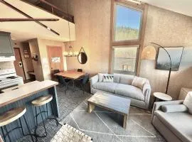 Ski in Ski out Top Floor Condo with Pools, Hot tub and more