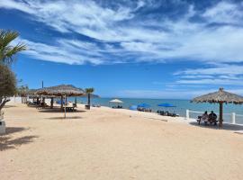 #55 Suite Bungalow Seaside Hotel & Victors RV Park，位于圣费利佩的酒店