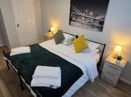 Reardon Apartment Warwick - Sleeps 5 - Parking & Wifi