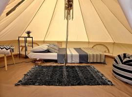 Kama Retreat，位于Cărpiniş的豪华帐篷