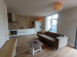Mediterranean apartment with home theater，位于博德赫拉芬的酒店
