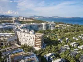 三亚海棠湾民生威斯汀度假酒店（可下海游泳，有沙滩躺椅）