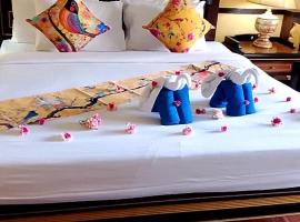 Le Ayodhaya Palace Krabi Beach Resort，位于甲米镇的酒店