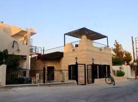 Bayt Jedde - Grandfather's house，位于Maghdoûché的酒店