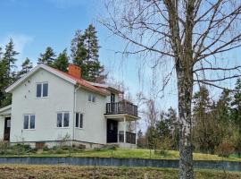 2 Bedroom Awesome Home In Vimmerby，位于Vimmerby的酒店