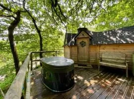 Chestnut Tree House with Hot tub & Sauna
