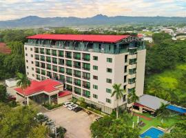 Dancenter Luxury Retreat Angeles City Pampanga Formerly Hevea Resort，位于安吉利斯的酒店