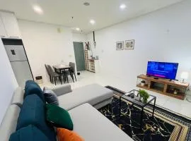 Mercu summer suits 1BR luxury couple room free Netflix 5mint WD KLCC by Top R