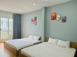 Chất Homestay- Ngay Bến Ninh Kiều，位于芹苴的酒店