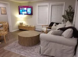 The Crab Shack - Coastal Charm Near Hampton Beach